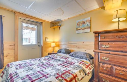 Pittsburg Appartement | 1 Mi to Lake Francis Mountain-View Studio Retreat