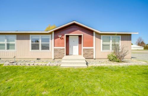 Coulee City Maison | 1 Mi to Lake Getaway with Patio in Coulee City!