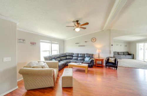 Coulee City Maison | 1 Mi to Lake Getaway with Patio in Coulee City!