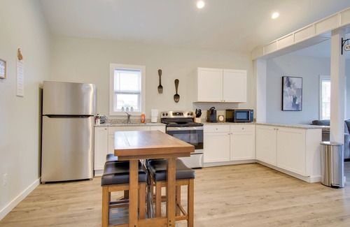 Oswego Maison | < 1 Mi to Lake Ontario: Oswego Group Retreat