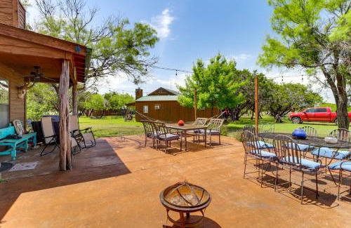 Palo Pinto County Maison | 1 Mi to Lake Pet-Friendly Cabin in Strawn