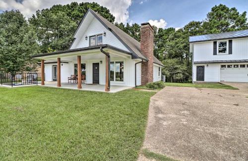 Bismarck Maison | 1 Mi to Marina and Golf Bismarck Home with Fire Pit!
