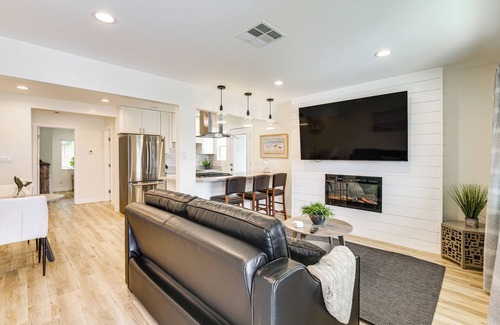 Lincoln Acres Maison | 1 Mi to Marina & Bay: Modern Gem in Chula Vista