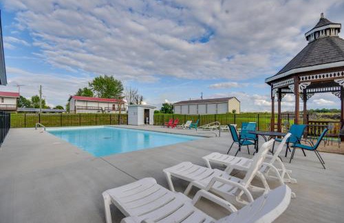 Stoutsville Maison | 1 Mi to Mark Twain Lake Cabin with Community Pool