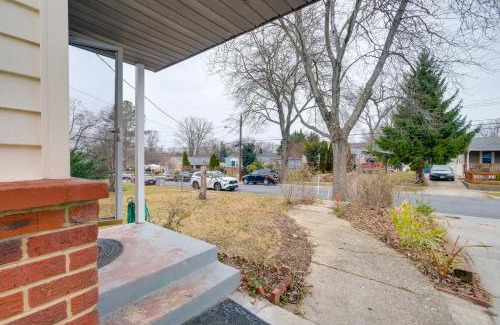Wheaton-Glenmont Maison | 1 Mi to Metro DC Area Apt with Fenced Yard!