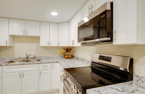 Wheaton-Glenmont Maison | 1 Mi to Metro DC Area Apt with Fenced Yard!