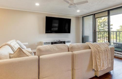 Manchester Appartement | 1 Mi to Millyard District Unit with Furnished Porch