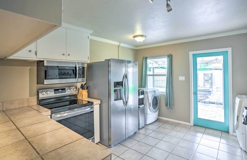 Scottsdale Estates Nine Maison | 1 Mi to Old Town Scottsdale: Home w/ Putting Green