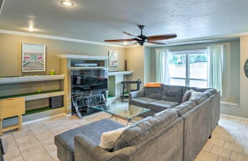 Scottsdale Estates Nine Maison | 1 Mi to Old Town Scottsdale Home with Putting Green