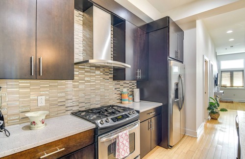 Old City Maison | 1 Mi to Old Town: Philadelphia Townhome w/ Patio!