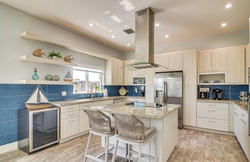 Twin Lakes Maison | < 1 Mi to Pennekamp State Park: Luxe Home w/Dock!