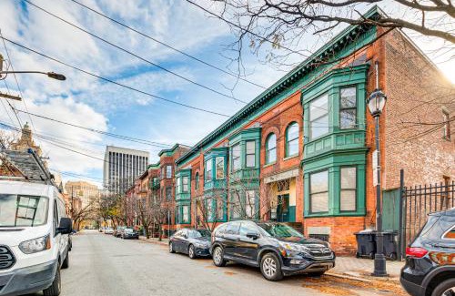 Newark Appartement | 1 Mi to Prudential Center Remote Work-Ready Apt