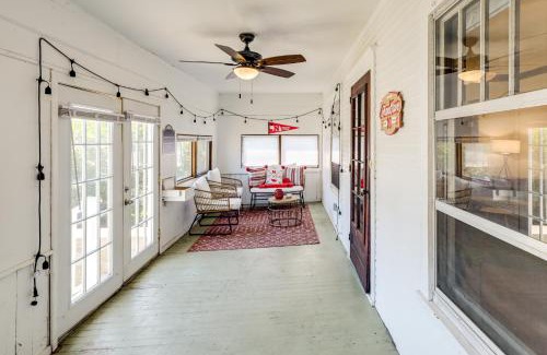 Lincoln Maison | 1 Mi to UNL Group Getaway with Game Area
