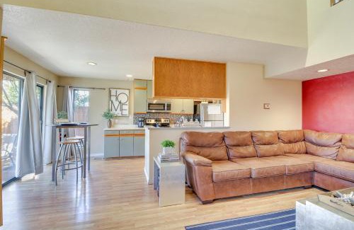 Northeast Heights Maison | 1 Mi to UNM Convenient Albuquerque Townhome!