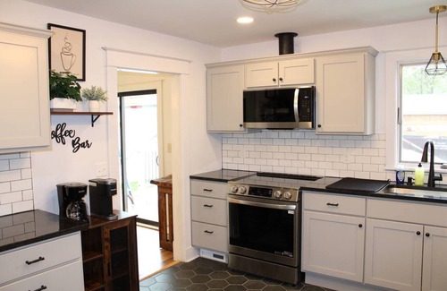 West End Maison | 1 mile to ASV, newly renovated with EV Charger