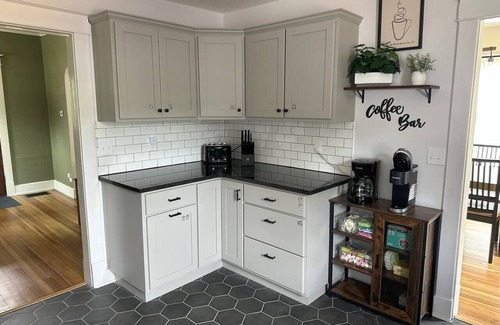 West End Maison | 1 mile to ASV, newly renovated with EV Charger