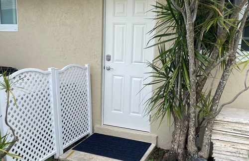 East Boca Raton Appartement | 1 Mile to Bch!, E. Boca Studio w/ Private Entrance