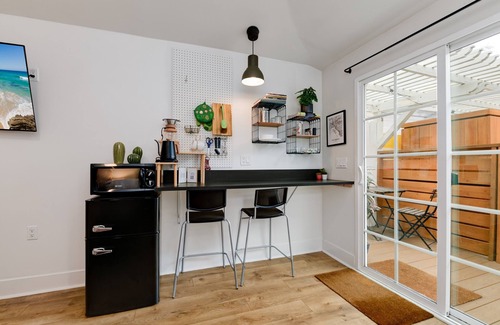 Golden Hill Appartement | 1 mile to Gaslamp—eScooters, Hot tub, Sauna