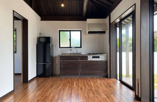 Imadomari Station Balnéaire | 1 min. to the beach*10 min. to Churaumi Aquarium*2 parking spaces*Max 6 people*Parasol BBQ set in the garden [Imadomari Residence