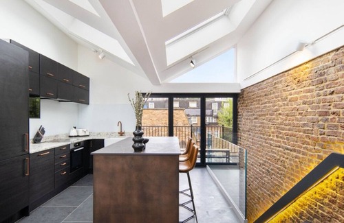 Euston Maison | 1 Min Walk to Euston Station | Modern Townhouse