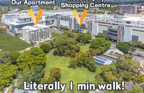 Indooroopilly Appartement | 1 Min Walk to Mall Modern Apt with Balcony and Pool