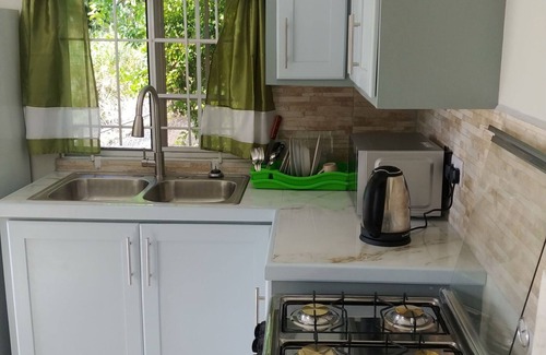Marigot Bay Appartement | 1 Modern A/C apartment with pool. Walking distance from beach, shop & restaurant