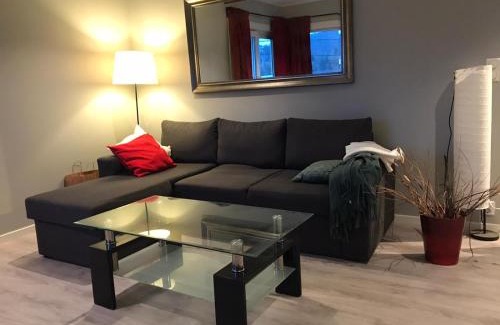 Arstad Appartement | # 1 Mountain View with free street parking