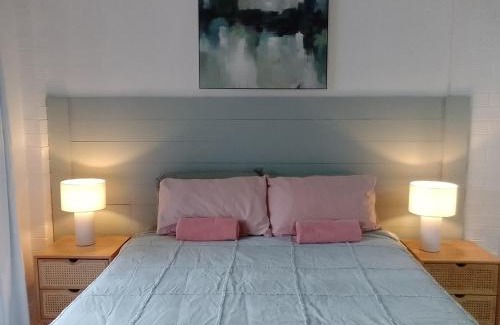 Long Jetty Maison | 1 queen bed private bathroom own entrance