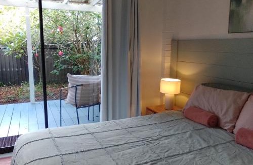 Long Jetty Maison | 1 queen bed private bathroom own entrance