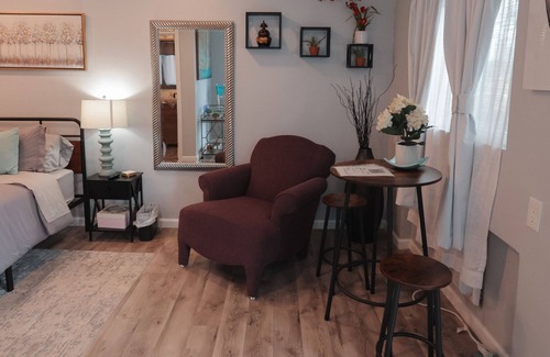 Eiber Hôtel | 1 Rockleys Suite- EV Charging Availible