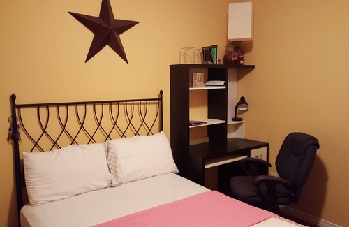 Waterloo Maison | 1 room fo Female Only Prefered Student, or professional studying /working