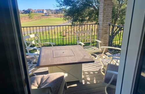 League City Maison | 1 Room only for Rent on the Golf Course with a Coffee Bar upstairs. Max 2 guests