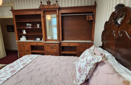 Springfield Hôtel | #1 Rose Room at The Feitshans House