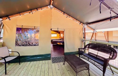 Sutherland Springs Autre | #1 Sons Rio Cibolo Safari Cabin