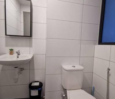 Kampung Bukit Dukong Appartement | 1 Traders Garden 1BR Pool View with HiSpeed Internet Netflix
