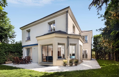 Le Chesnay Villa | Villa classée 5*, Château de Versailles à 10 minutes à pied