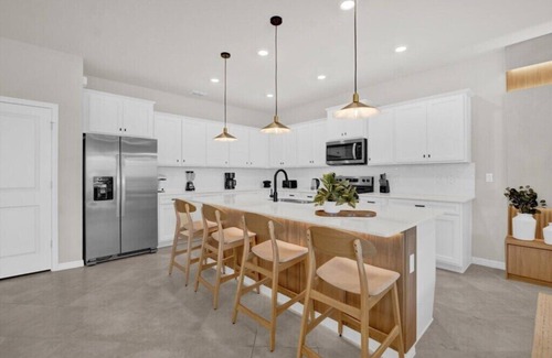 Four Corners Maison | 10 Bedrooms / 8 Bathrooms / Windsor Cay (15977CC)