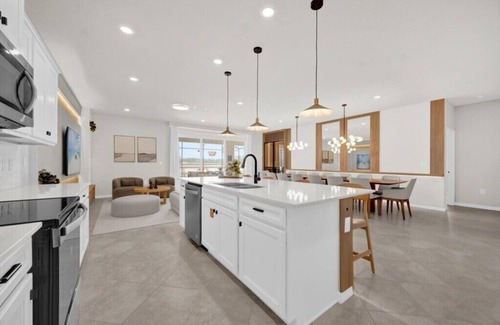 Four Corners Maison | 10 Bedrooms / 8 Bathrooms / Windsor Cay (15977CC)