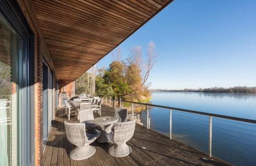 Lechlade Maison | 10 Bowmoor Edge By Birch Stays