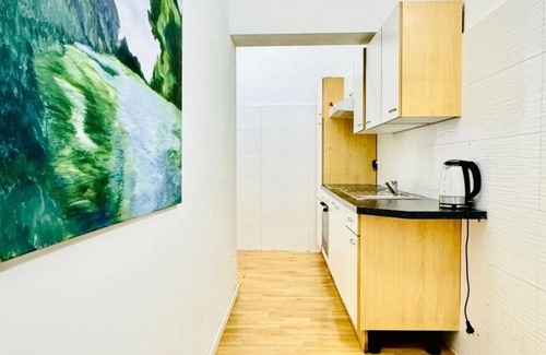 Ottakring Appartement | 10 BR Apartment for Groups, 8-Min to Rathausplatz