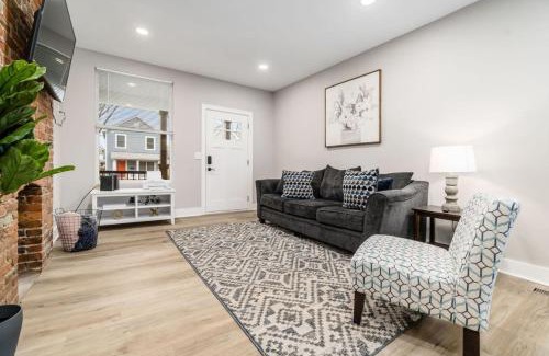 Livingston Park Maison | 10 Entire Home Private Parking Fenced Yard