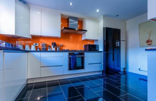 Milton Keynes Maison | 10 Guests - 5 Bedrooms - Free Parking - Lux House