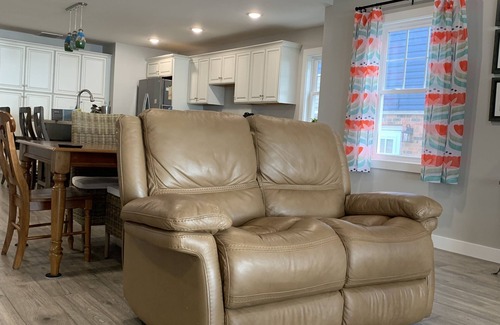 Bass Lake Maison | 10% June discounts!! Gorgeous Lakefront Home! Wheelchair Accessible