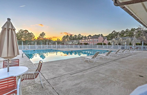 Red Hill Copropriété | Condo sur terrain de golf w / Pool - 10 Mi à Boardwalk!
