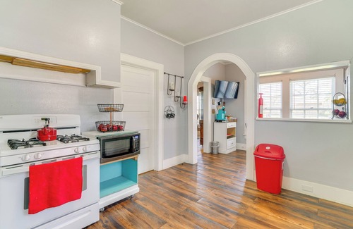 Vivian Cottage | 10 Mi to Caddo Lake: Charming Cottage in Vivian!