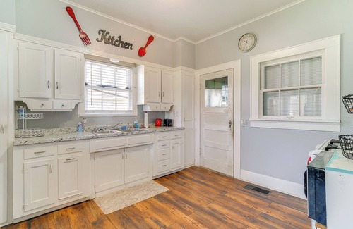 Vivian Cottage | 10 Mi to Caddo Lake: Charming Cottage in Vivian!