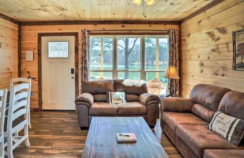 Trenton Maison | 10 Mi to Drive-In Lakefront Trenton Cabin!