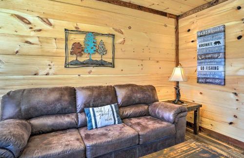 Trenton Maison | 10 Mi to Drive-In Lakefront Trenton Cabin!