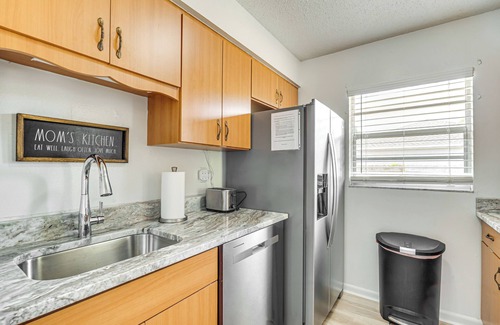 Silver Springs Shores Cottage | 10 Mi to Dtwn Ocala: Dog-friendly Home w/ Fire Pit