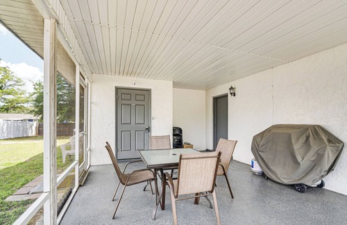 Silver Springs Shores Cottage | 10 Mi to Dtwn Ocala: Dog-friendly Home w/ Fire Pit